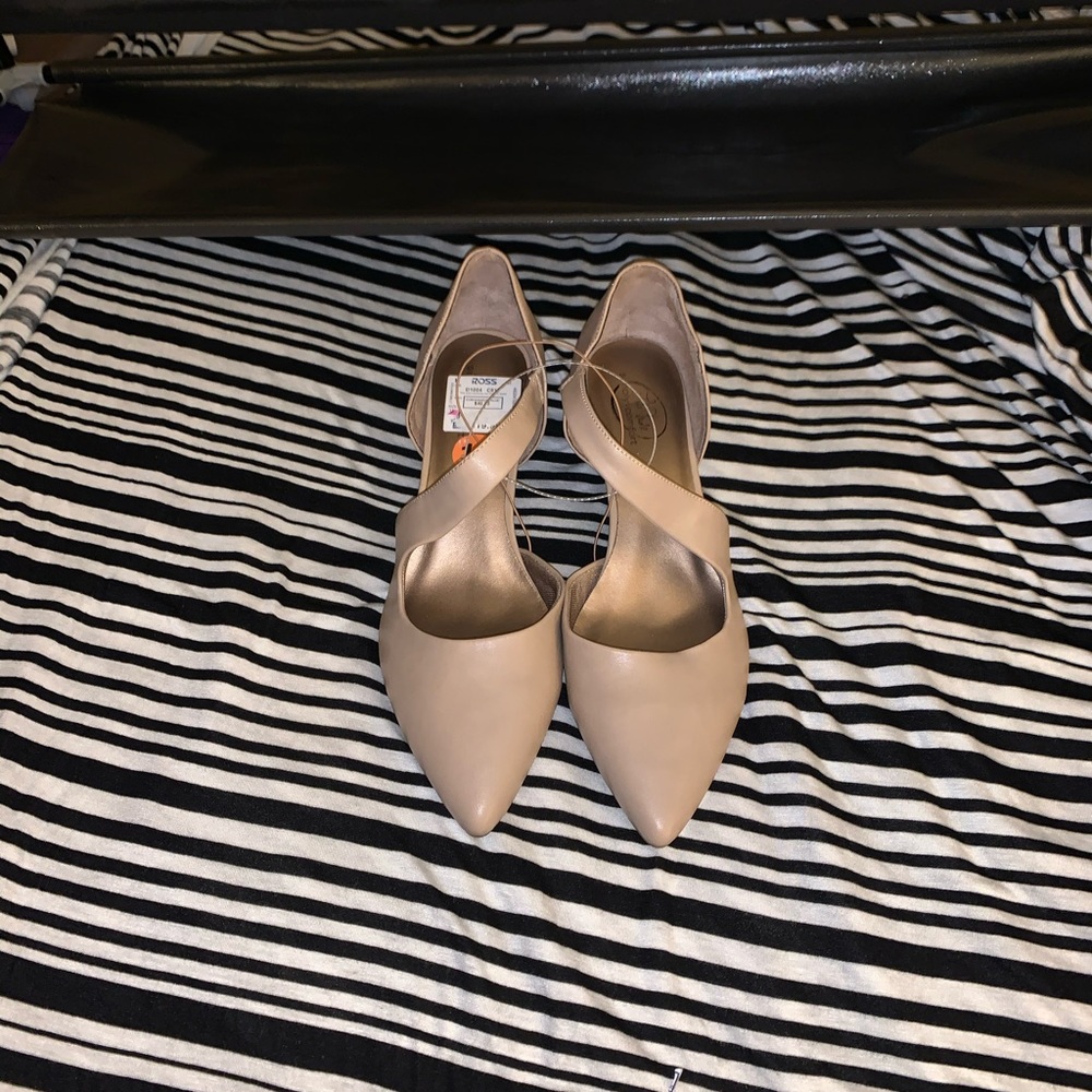 Beige kitten heel pumps with strap